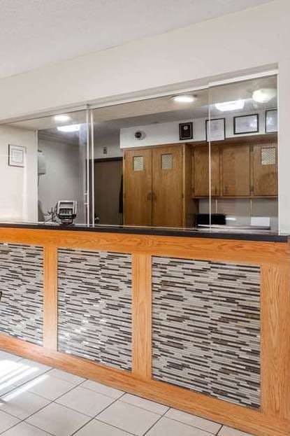 Hotel Super 8 by Wyndham College Park Wash DC Area photo 5