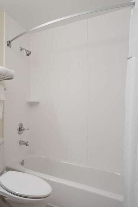 Hotel Super 8 by Wyndham College Park Wash DC Area photo 4