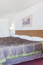 Hotel Super 8 by Wyndham Winchester VA photo 1
