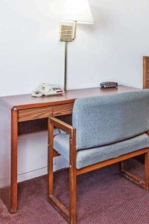 Hotel Super 8 by Wyndham Winchester VA photo 3