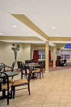 Hotel Microtel Inn & Suites by Wyndham Bushnell photo 5