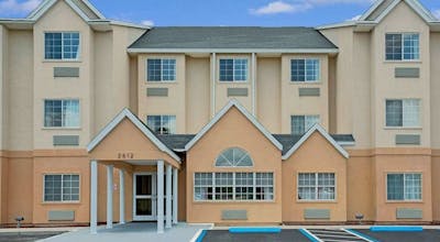 Microtel Inn & Suites by Wyndham Bushnell