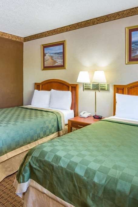 Hotel Ramada by Wyndham West Atlantic City photo 2