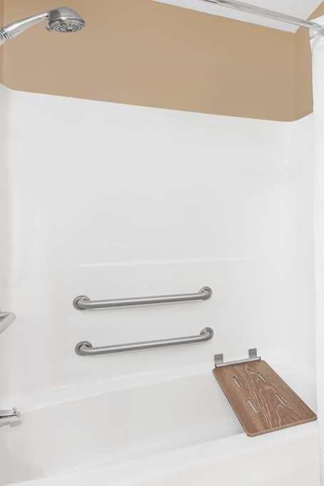 Hotel Super 8 by Wyndham Seville photo 4