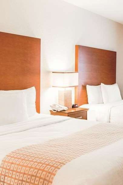 Hotel La Quinta Inn & Suites by Wyndham Bannockburn-Deerfield photo 2