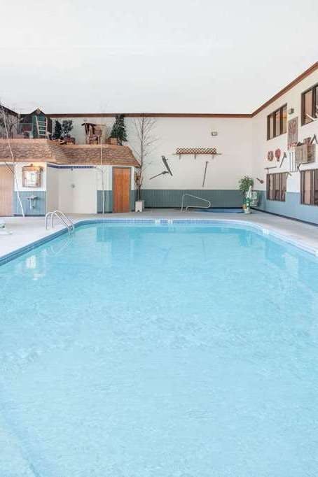 Hotel Super 8 by Wyndham Houghton Lake photo 4