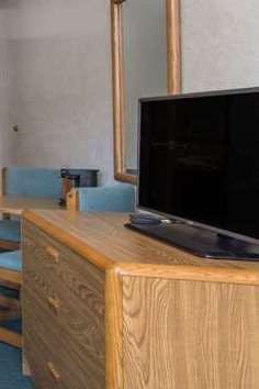 Hotel Super 8 by Wyndham Houghton Lake photo 3