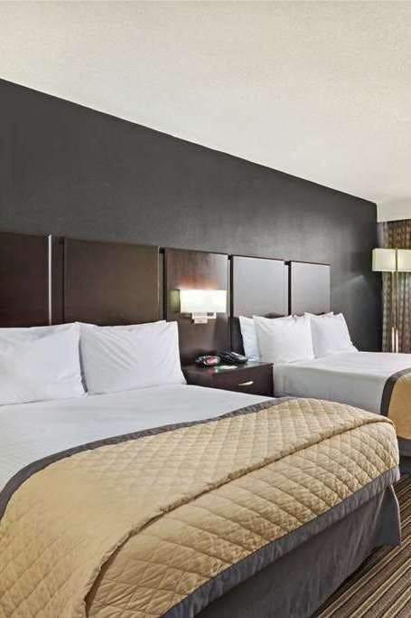 Hotel Wyndham Garden Norfolk Downtown photo 2