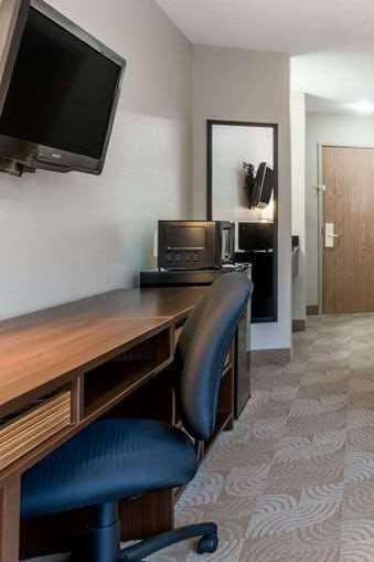 Hotel Super 8 Beloit KS photo 4