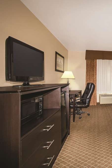 Hotel La Quinta Inn & Suites by Wyndham Ely photo 4