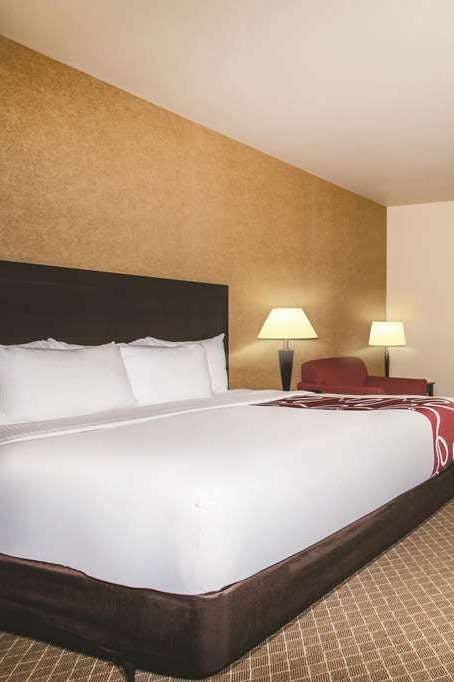 Hotel La Quinta Inn & Suites by Wyndham Ely photo 1