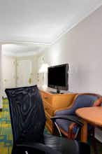 Hotel La Quinta Inn Ste Austin SW photo 4