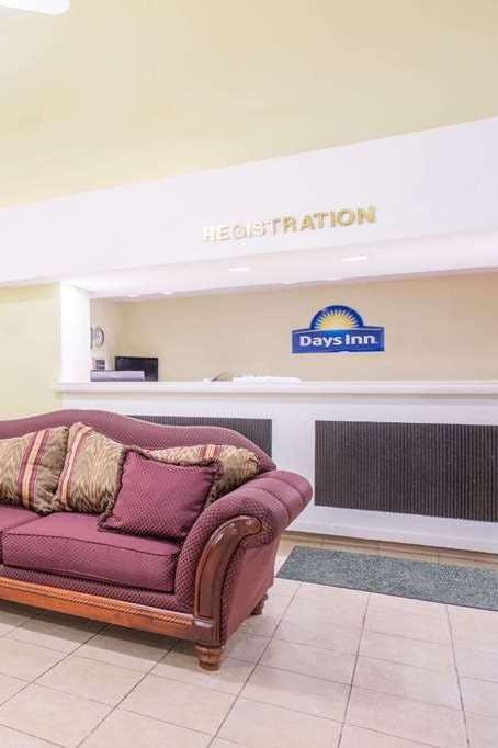 Hotel Days Inn by Wyndham Spartanburg Waccamaw photo 5