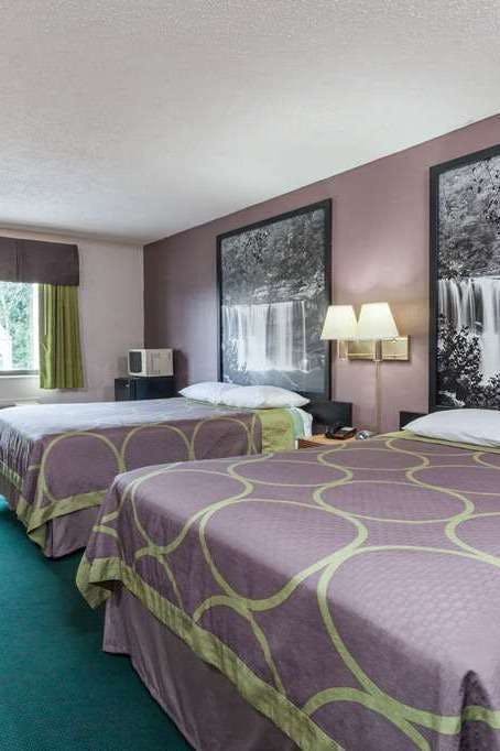 Hotel Super 8 by Wyndham Carrollton photo 1