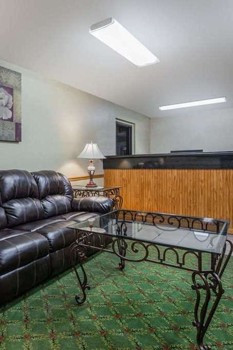 Hotel Super 8 by Wyndham Carrollton photo 5