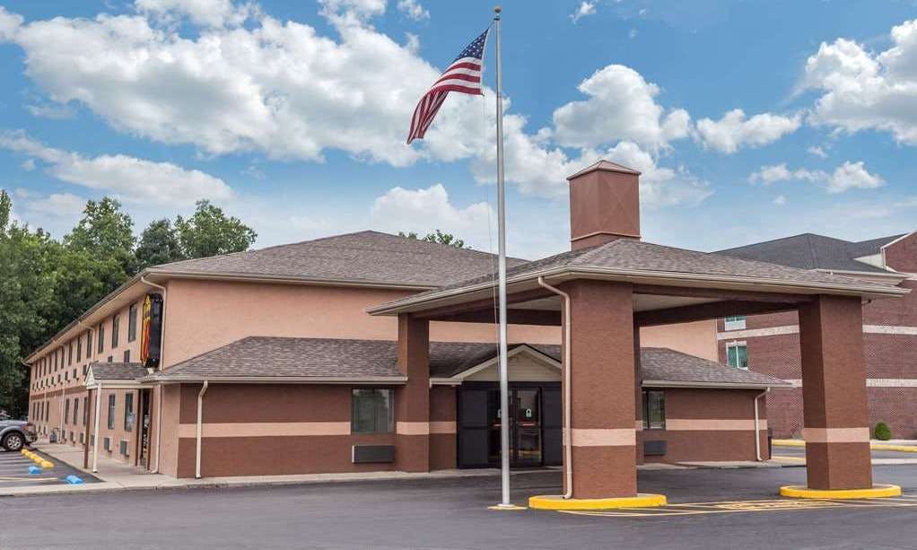 Super 8 by Wyndham Carrollton