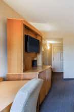 Hotel La Quinta Inn Ste ISP AP photo 3