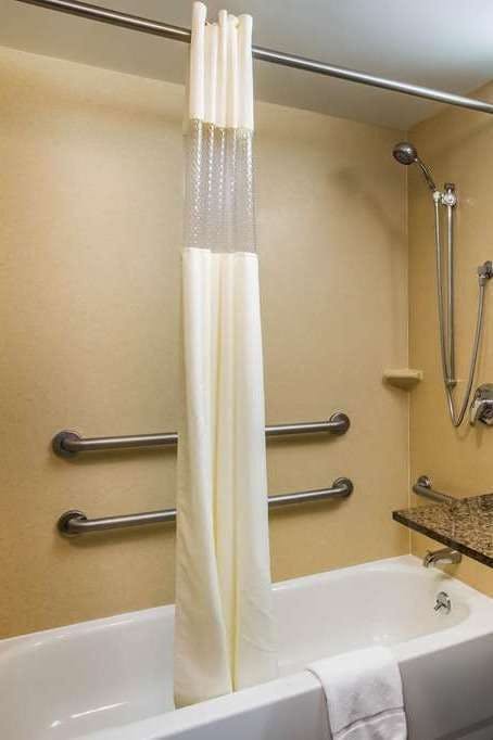 Hotel La Quinta Inn & Suites by Wyndham Islip - MacArthur Airport photo 5