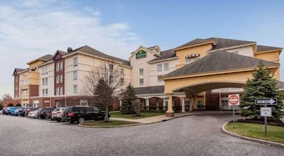 La Quinta Inn & Suites by Wyndham Islip - MacArthur Airport