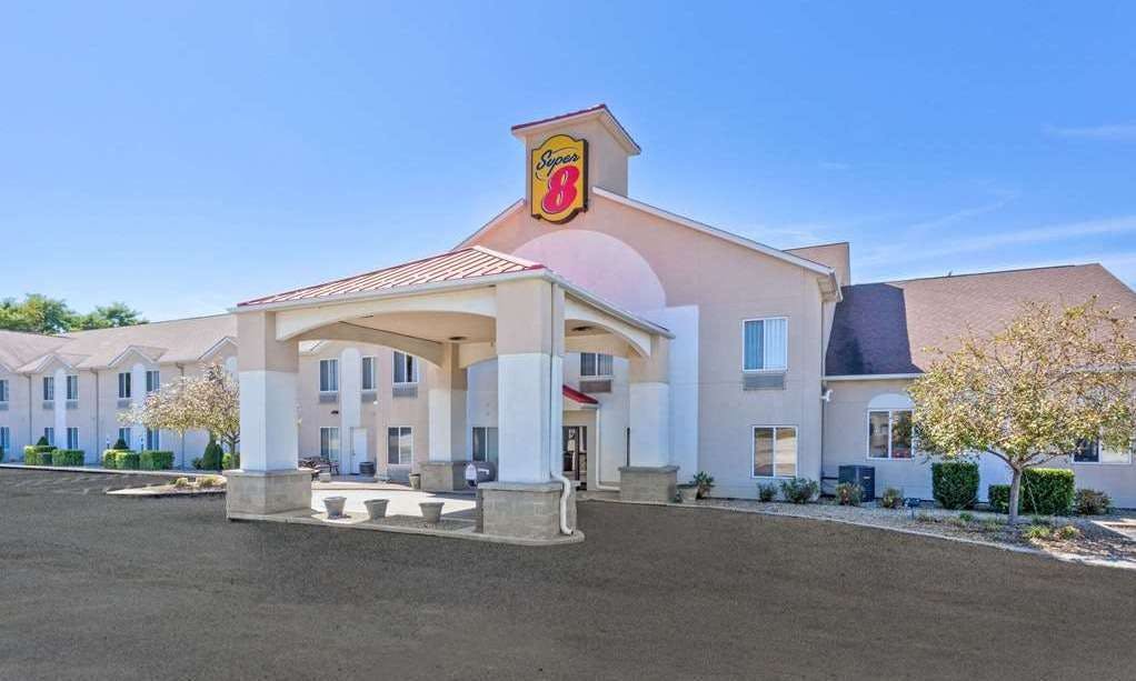 Super 8 by Wyndham Cloverdale IN