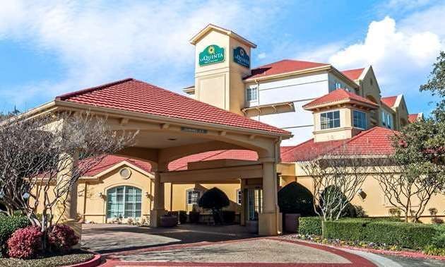 La Quinta Inn & Suites by Wyndham Dallas Arlington South