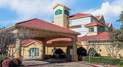 La Quinta Inn & Suites by Wyndham Dallas Arlington South