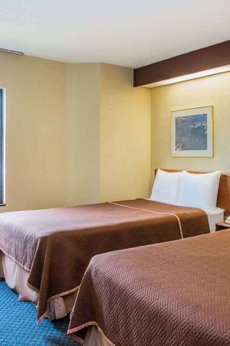 Hotel Travelodge by Wyndham Fort Myers Airport photo 2