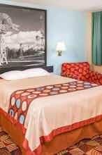 Hotel Super 8 Shipshewana IN photo 1