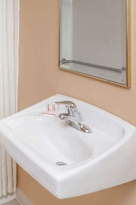 Hotel Super 8 by Wyndham Shipshewana photo 5