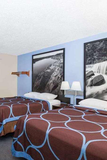 Hotel Super 8 by Wyndham Manhattan KS photo 2