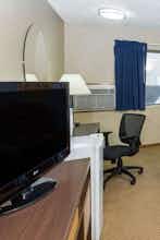Hotel Super 8 by Wyndham Manhattan KS photo 3