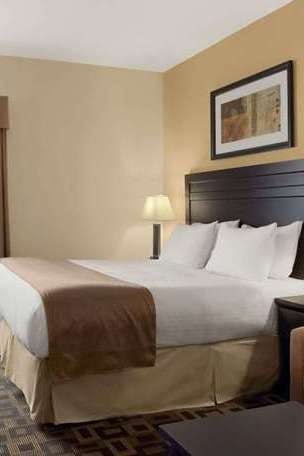 Hotel Days Inn & Suites by Wyndham Winnipeg Airport Manitoba photo 1