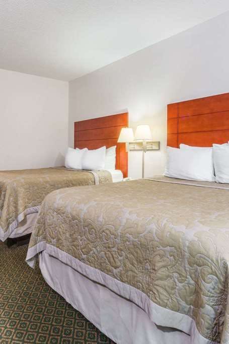 Hotel Super 8 by Wyndham St Charles photo 2