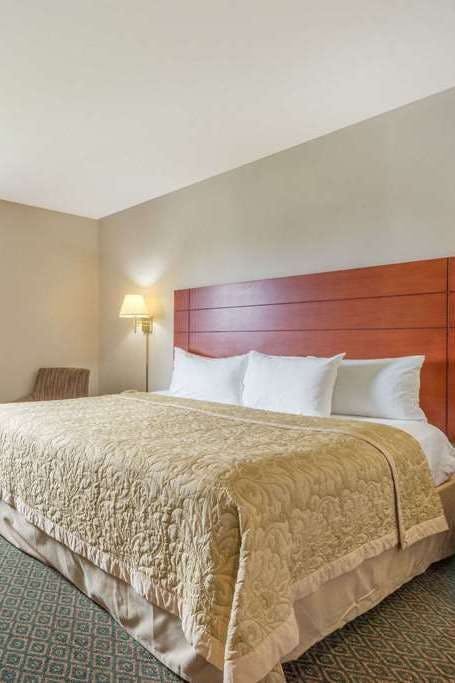 Hotel Super 8 by Wyndham St Charles photo 1