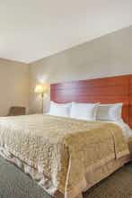 Hotel Super 8 by Wyndham St Charles photo 1