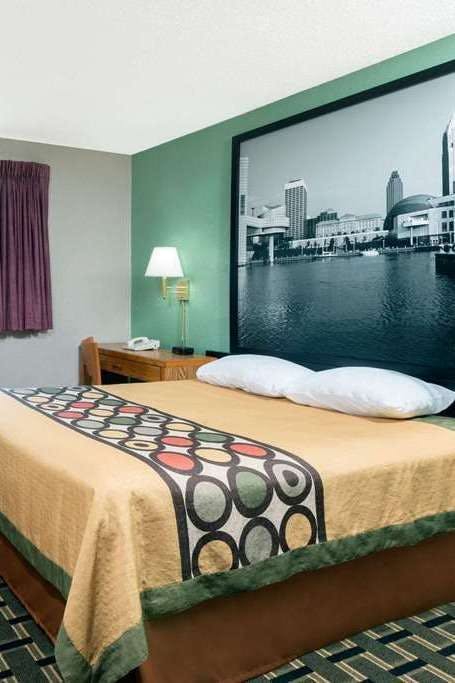 Hotel Super 8 by Wyndham Twinsburg/Cleveland Area photo 2