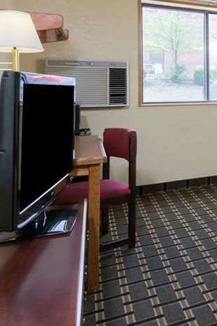 Hotel Super 8 by Wyndham Twinsburg/Cleveland Area photo 4