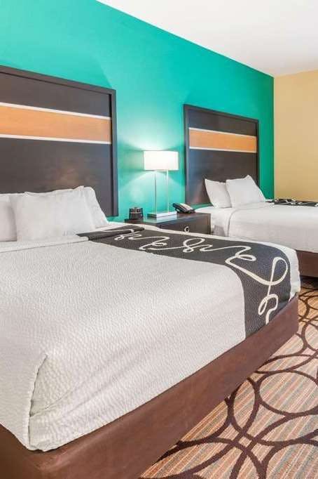 Hotel La Quinta Inn & Suites by Wyndham Carlsbad photo 2