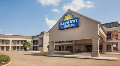 Days Inn & Suites by Wyndham Tyler