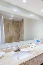 Hotel Baymont Lazaro Cardenas photo 4
