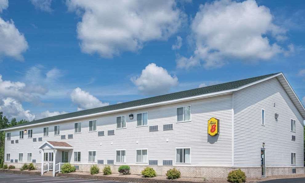 Super 8 by Wyndham Phillips