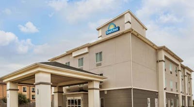 Days Inn & Suites by Wyndham Mineral Wells