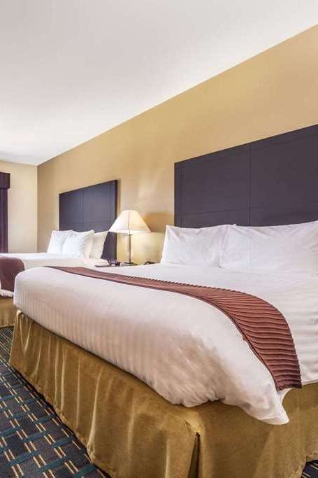 Hotel Days Inn & Suites by Wyndham Mineral Wells photo 2