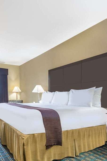 Hotel Days Inn & Suites by Wyndham Mineral Wells photo 1