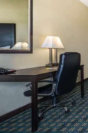 Hotel Days Inn & Suites by Wyndham Mineral Wells photo 3