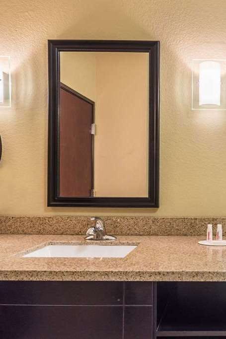 Hotel Days Inn & Suites by Wyndham Mineral Wells photo 5