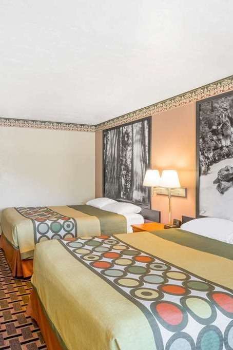 Hotel Super 8 by Wyndham Grants Pass photo 2