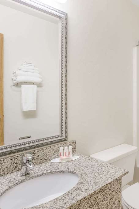 Hotel Super 8 by Wyndham Grants Pass photo 4