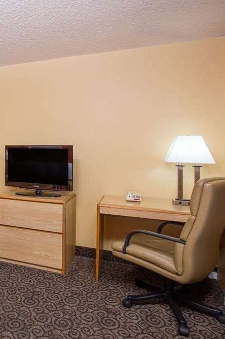 Hotel Super 8 by Wyndham Appleton photo 3