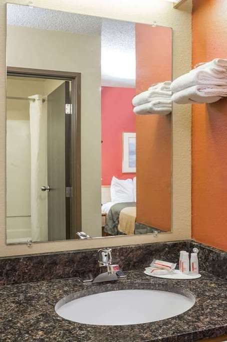 Hotel Super 8 by Wyndham Appleton photo 4